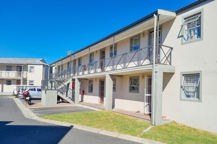 For Sale: 2-bedroom apartment in De Tuin, near shops and restaurants.