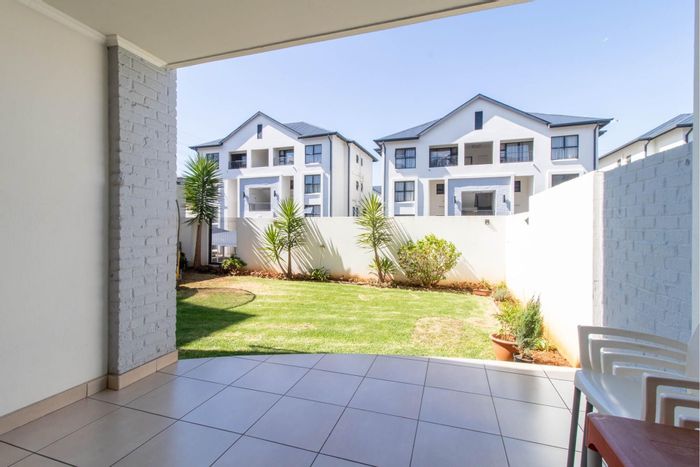 For Sale: Apartment in Greenstone Hill with gym, pool, and garden access.
