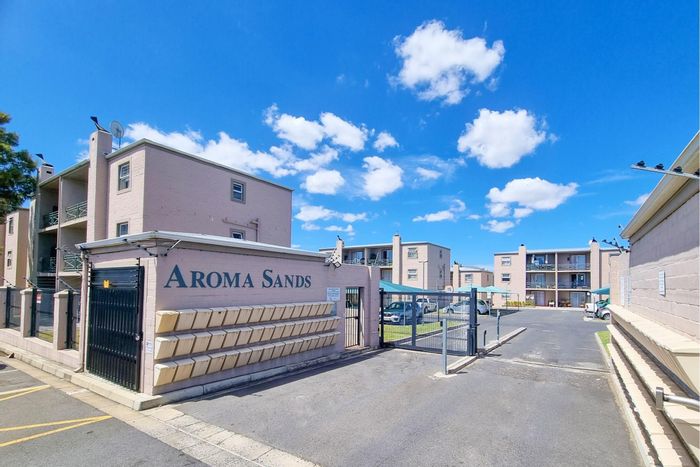 For Sale: 2-bedroom apartment in Vredekloof East, near shops and schools.