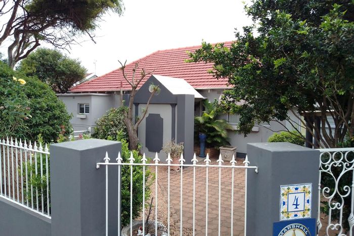 For Sale: Spacious Durban North Central house with garden, garage, and convenient access.