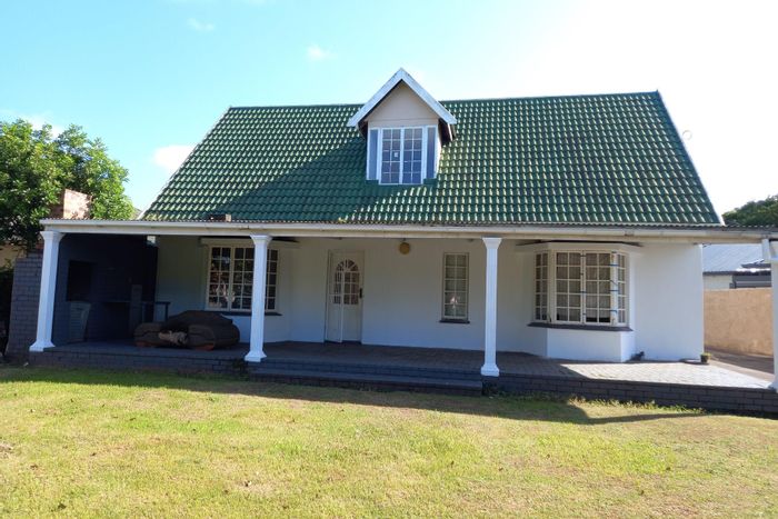 3 Bedroom House To Rent in Mount Edgecombe Ext 3 with garden and double garage.