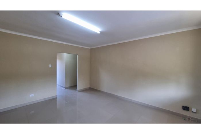 Escombe Apartment For Sale: Spacious unit with new kitchen, close to amenities.