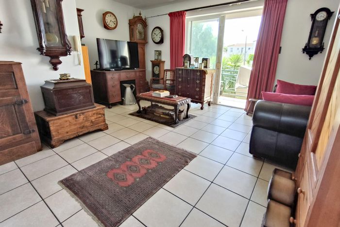 2-Bedroom Apartment For Sale in Vredekloof East with Braai Balcony and Parking.