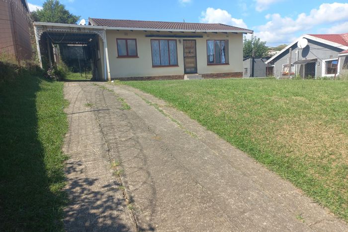 House for Sale in Edendale BB: 3 Bedrooms, spacious yard, secure fencing.