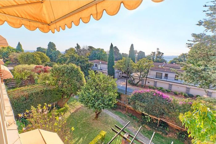 For Sale: Morningside Apartment with 3 beds, pool access, and private entrance.