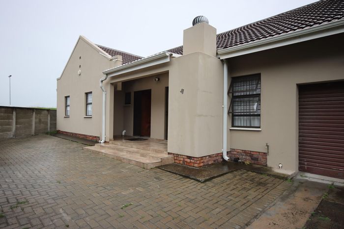 For Sale: Sunnyridge House with 3 beds, garden, garage, and security features.