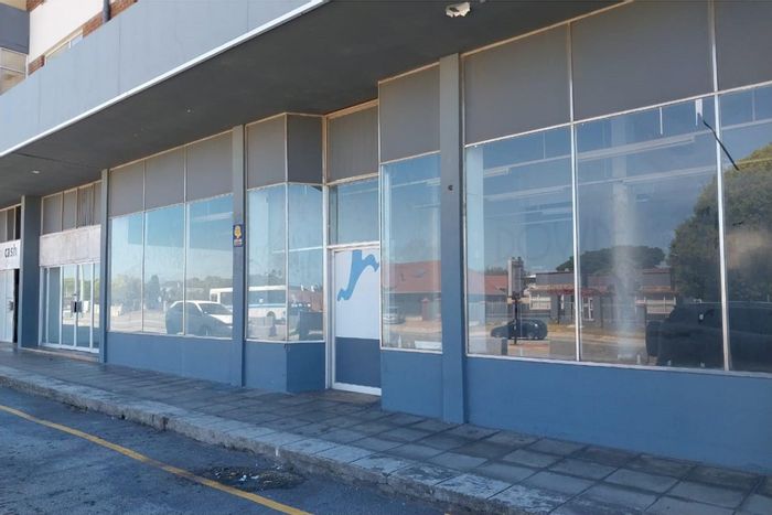 Retail space to rent in Walmer: high visibility, parking, loading convenience.