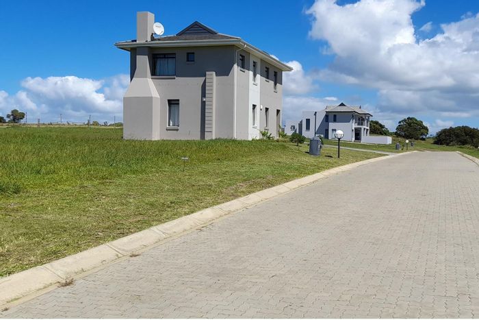 Vacant Land Residential in Kidds Beach For Sale: 850 m², ocean views, secure living.