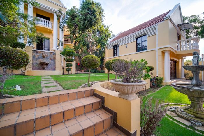 Glenvista House For Sale: 5 beds, pool, garage, garden, security features.