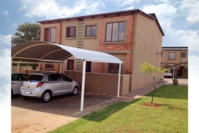 Zwartkop Townhouse For Sale: Duplex with garden, pool, and convenient amenities.