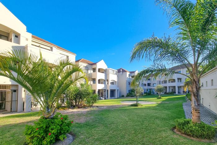 For Sale: Spacious 2-bedroom apartment with garage in Vredekloof East.