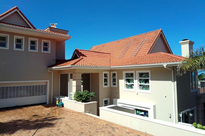 For Sale: House in Umhlanga Central with pool, five garages, and sea views.