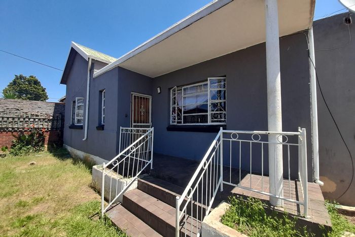 For Sale: Tenanted House in Rosettenville with 8 Rooms and Large Yard.