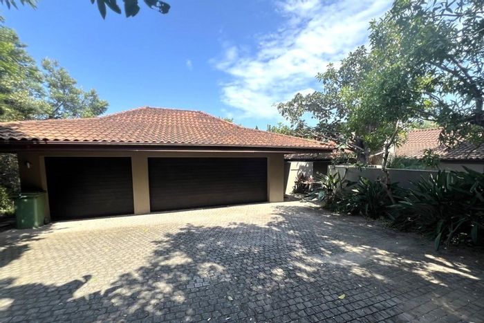 Zimbali House For Sale: 3 bedrooms, pool, entertainment areas, and garden.