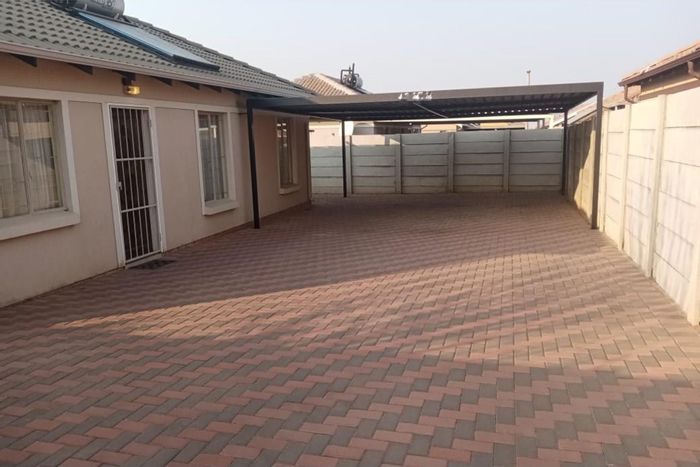 3-Bedroom House For Sale in Leopard's Rest Security Estate with backyard and carport.