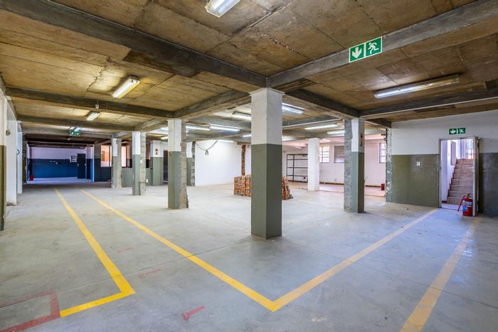 Industrial space to rent in De Zoete Inval, 395m2 with N1 access.