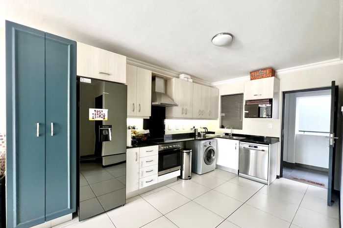 Rivonia Apartment For Sale: 2 beds, large balcony, pool, pet-friendly, Airbnb allowed.