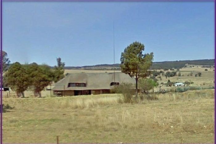 Farm for Sale in Magaliesburg: Arable land, double-storey home, cottage, and water supply.