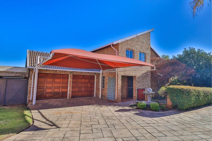 For Sale: House in Amberfield Glen with pool, braai, and versatile loft space.