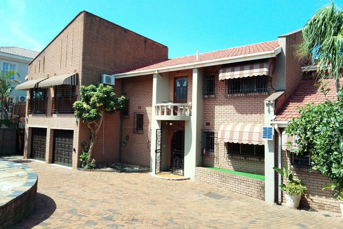 For Sale: Spacious Umhlanga Ridge house with pool, flatlet, and ample parking.