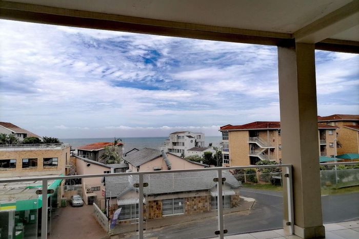 Coastal apartment in Ramsgate with balcony, garage, and close to amenities. To Rent.