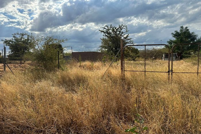 Vacant Land Residential for Sale in Lebowakgomo Zone F, 600m2 near amenities.