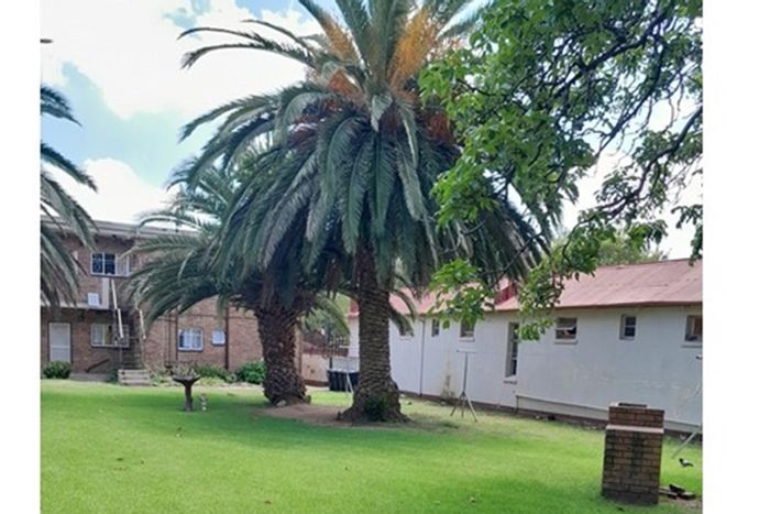 Benoni Central Townhouse For Sale: Ground floor, garage, balcony, spacious living areas.