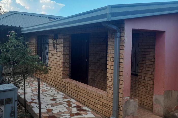 Dhlamini House For Sale: Four rooms, garage for five, extra outside spaces.