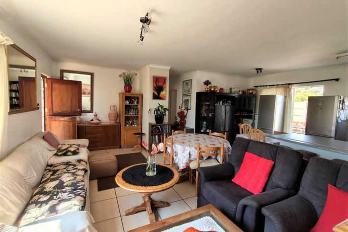 For Sale: 2-Bedroom House in Moorreesburg Central with large garage, no levies.