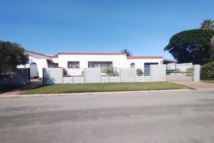 For Sale: House in Saldanha Central with dual units, gardens, and secure parking.