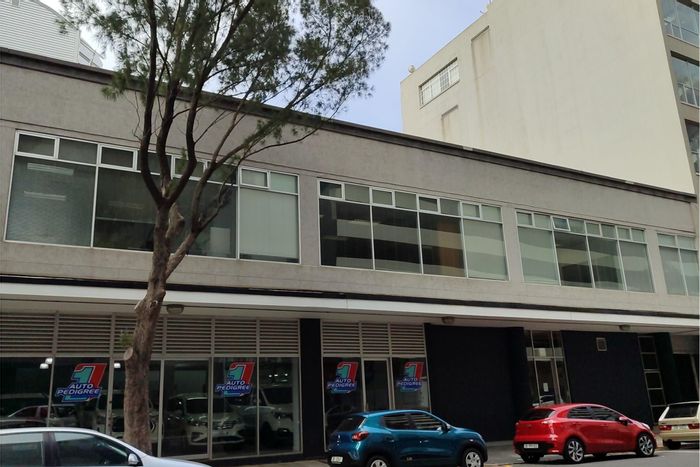 Office To Rent in Cape Town City Centre: 142m2, open-plan, covered parking available.