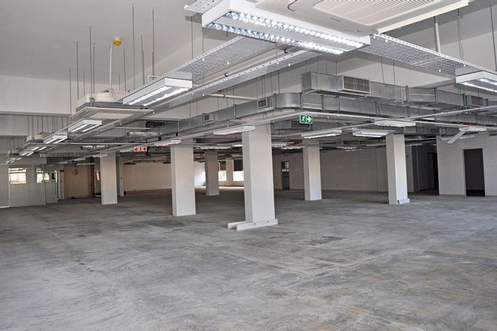 Office To Rent in Cape Town City Centre: 904m2, fibre-ready, parking available.