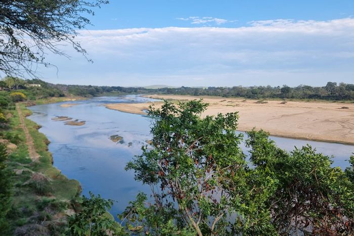 For Sale: Farm in Komatipoort Rural with river frontage, irrigation rights, and development potential.