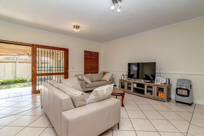 Lonehill Townhouse For Sale: Enclosed garden, pools, gym, and dog-walking facilities.