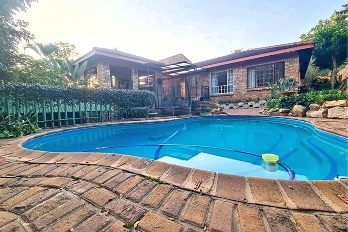 For Sale: House in Nelspruit Ext 22 with pool, lapa, and guest quarters.