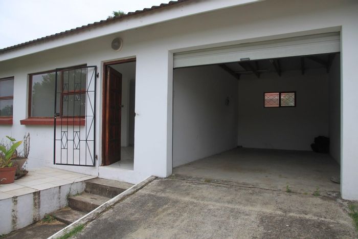 3-Bedroom House For Sale in Greenfields with Open Plan Living and Secure Parking.