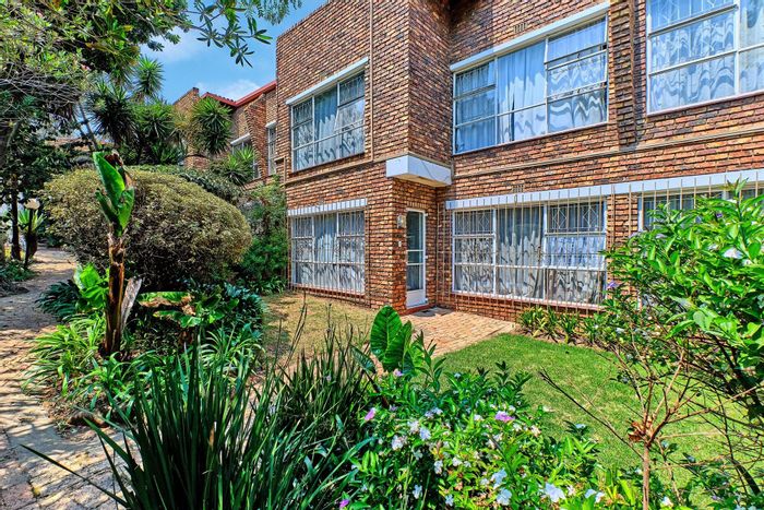 For Sale: Townhouse in Sandton Central with gardens, pools, tennis court, and security.