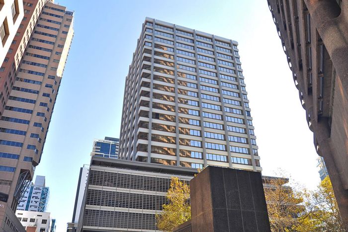 Office To Rent in Cape Town City Centre: 238m², private offices, kitchenette, security.