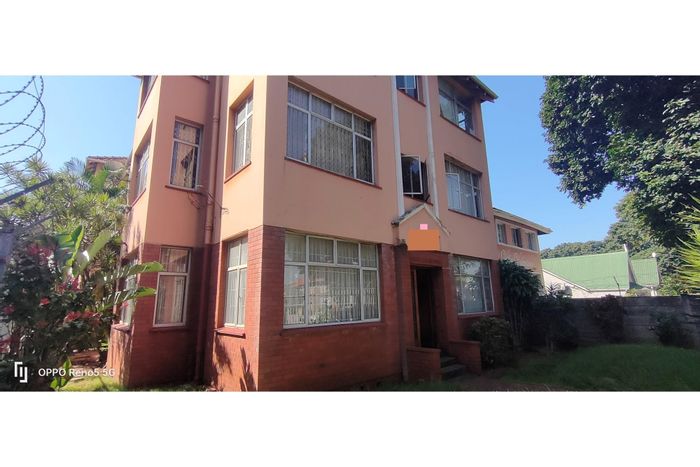 Bulwer Apartment For Sale: 2-bed, garage, parking, near schools and shopping.