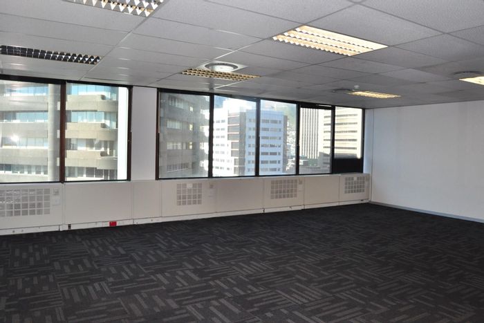 To Rent: 498m2 office in Cape Town City Centre with city views and amenities.