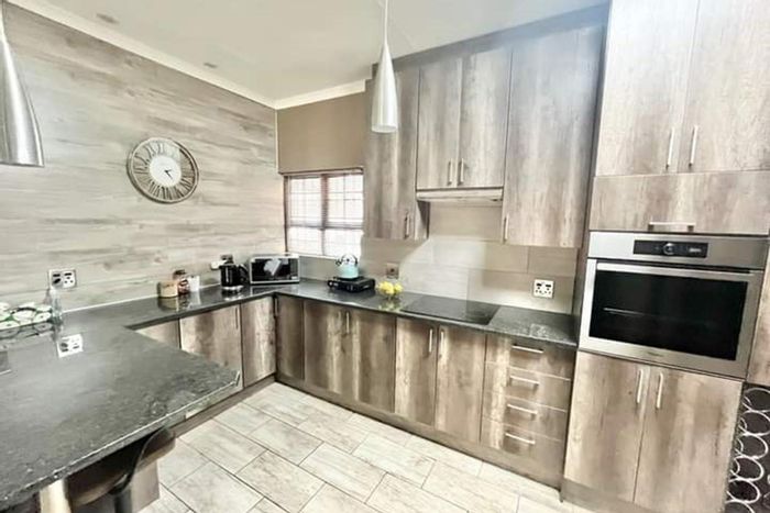 For Sale: Kriel Central Townhouse with 3 bedrooms, garage, and entertainment area.