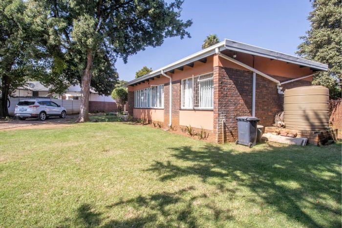 For Sale: 4-Bedroom House in Wierda Park with Pool, Lapa, and Entertainment Area.