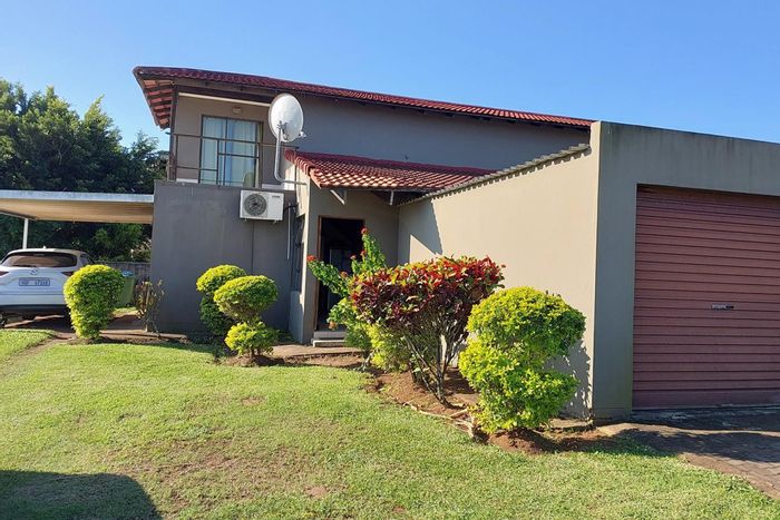 Nyala Park House For Sale: Family home with garage, pool, and playground access.