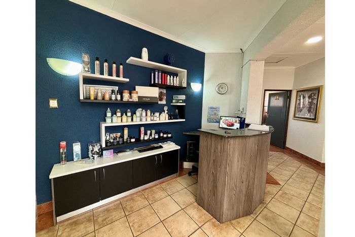 Retail property for sale in Vanderbijlpark Se 3 with salon, treatment rooms, parking.