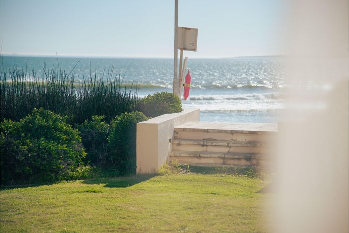 Lagoon Beach Apartment For Sale: Ocean views, hotel-managed holiday rental, 2 bedrooms.