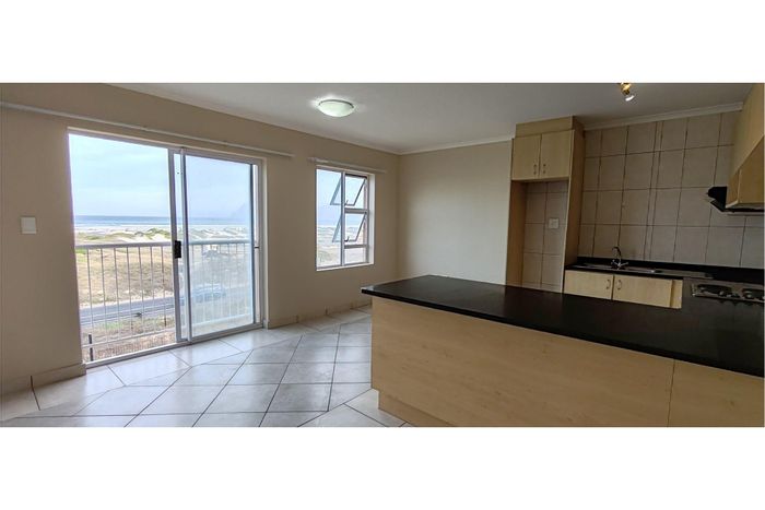 For Sale: Apartment in Costa Da Gama with pool, security, and ocean views.