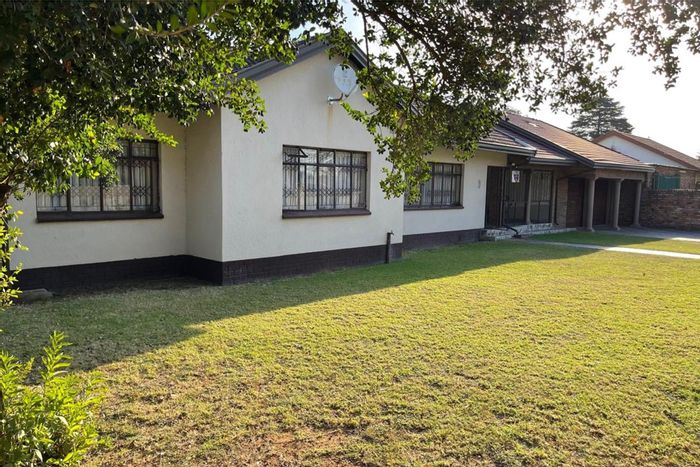 For Sale: House in Kriel Central with 4 bedrooms, garage, and cottage.