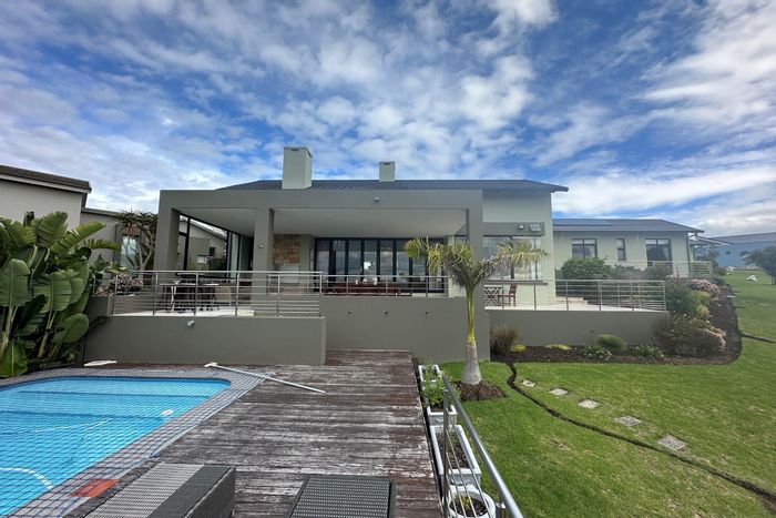 Oubaai House For Sale: 5 bedrooms, golf estate, mountain views, off-grid living.