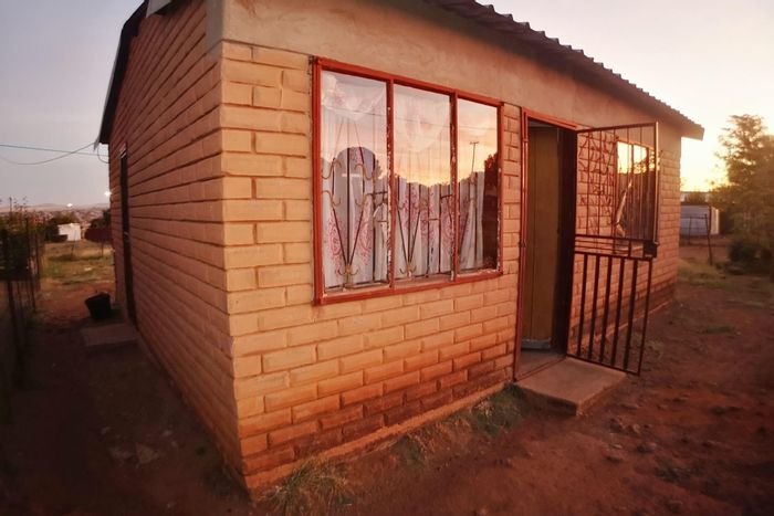 For Sale: House in Boiki Mothohi, near multi-functional center and Motheo TVET.