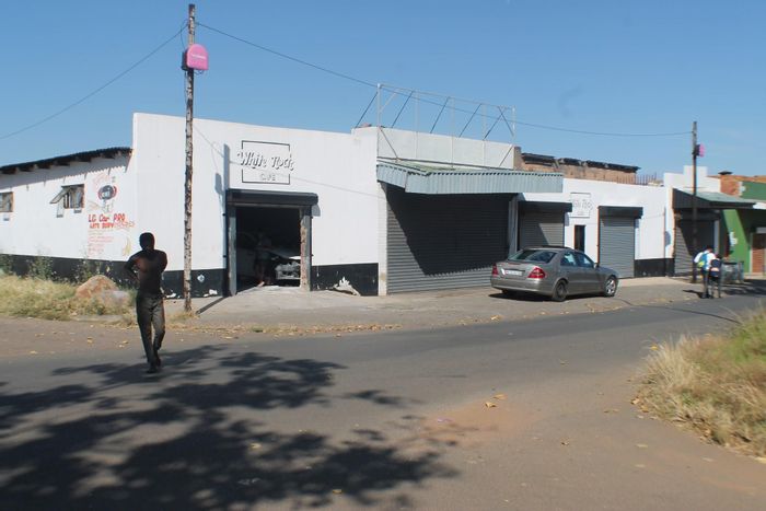 Commercial property for sale in Moroka: prime location, ample space, great visibility.